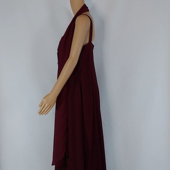 (24) NWT Faviana Burgundy Long Gown in Plus Size - Picture 5 of 6
